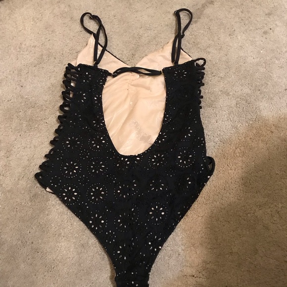 Amuse Society one piece baithingsuit - Picture 3 of 4